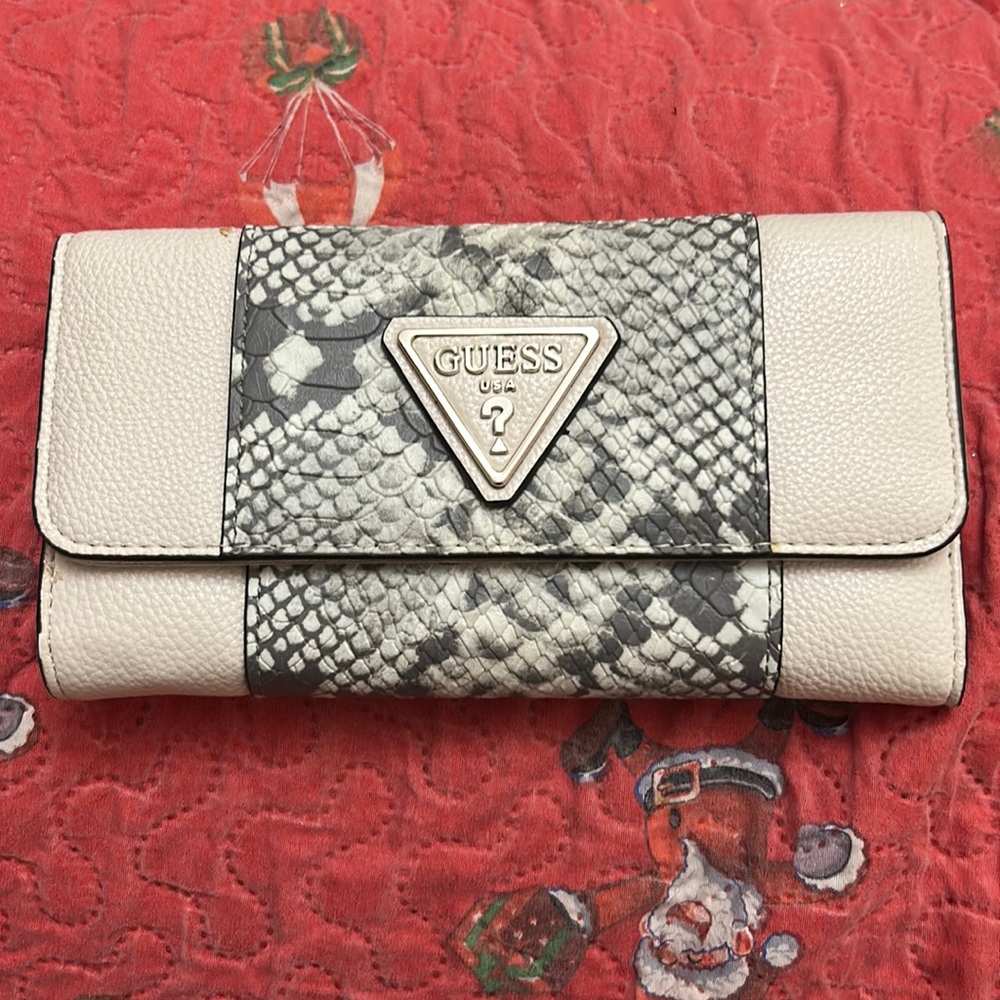 Guess trifold wallet